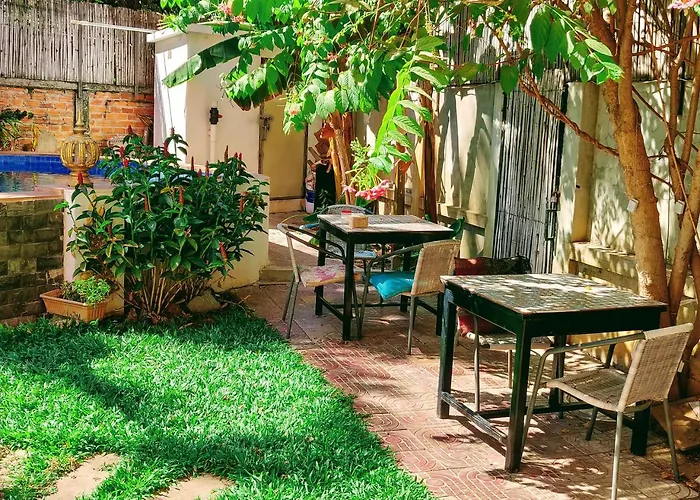 Pensjonat The Cashew Nut 3*